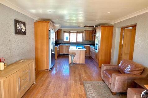 KITCHEN DAY ROOM.jpg