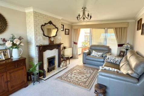 LOUNGE SITTING AREA.jpg