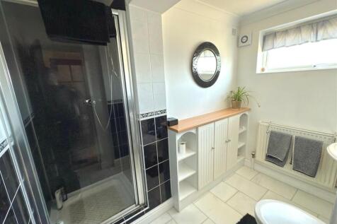 SHOWER GROUND FLOOR.jpg