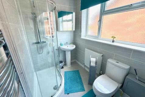 MAIN SHOWER ROOM.jpg