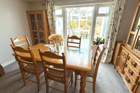 DINING AREA.jpg