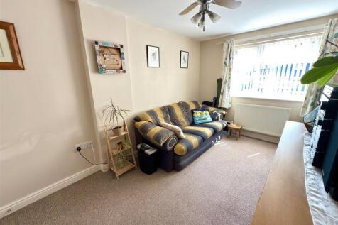 Sitting Room Or Bed 6.jpg