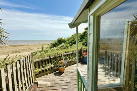 REAR GARDEN BACKING ON TO THE BEACH.jpg