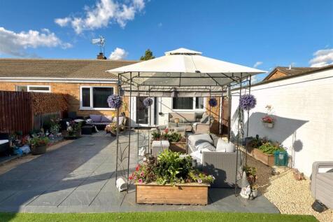 GARDEN PATIO AREA.jpg