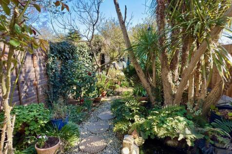 GARDEN AREA REAR.jpg