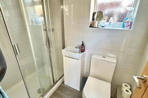 SHOWER GROUND FLOOR.jpg