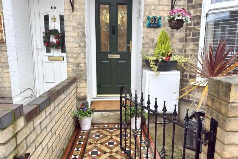 FRONTAGE TO DOORWAY.jpg