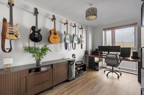 Lambourne House-01.jpg