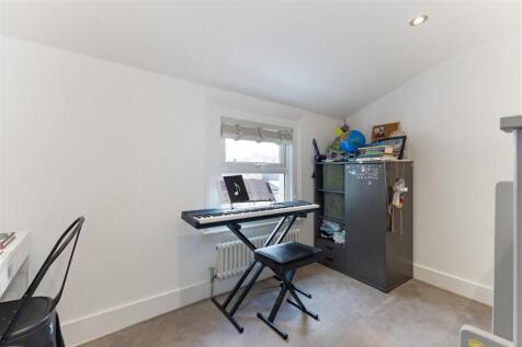 97754_Top-Floor-Flat-49-Dawes-Road (17).jpg