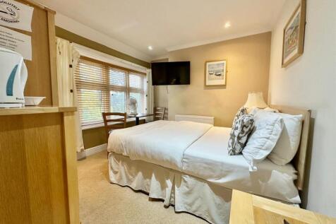 WhatsApp Image 2025-11-10 at 15.10.22_b890cf48.jpg