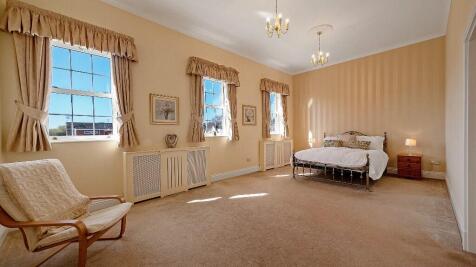 Principal bedroom