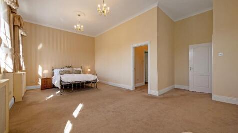 Principal bedroom