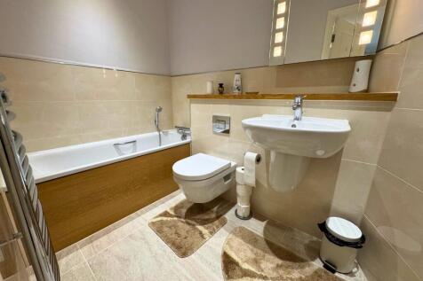 Principle Bedroom En-suite