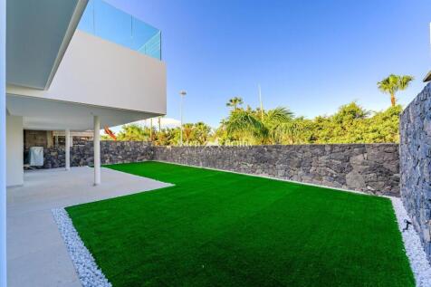 TERRAZA Y JARDIN PLANTA BAJA