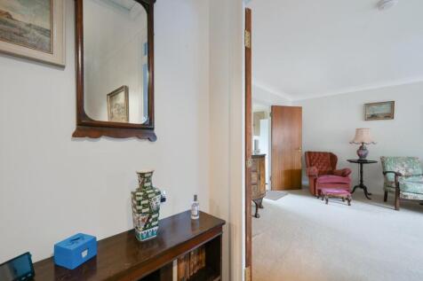 HEATHSIDE COURT, FLAT (9).jpg