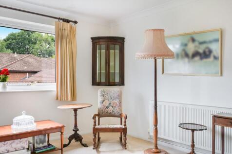 HEATHSIDE COURT, FLAT (11).jpg