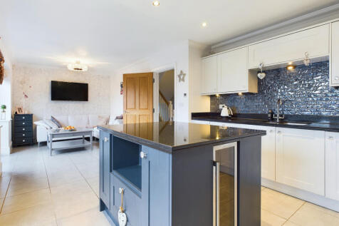 Kitchen / Diner &amp; Living Space