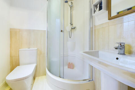 Ensuite to 2nd Bedroom