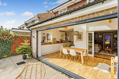 8645641-exteriorW...