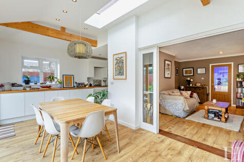 8645641-interiorW...