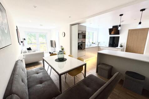 Kitchen, Dining Area and Snug