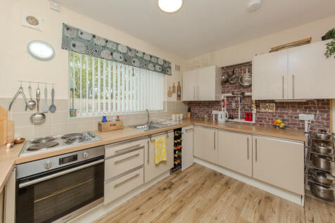 4 SandringhamRoad kitchen 3.jpg