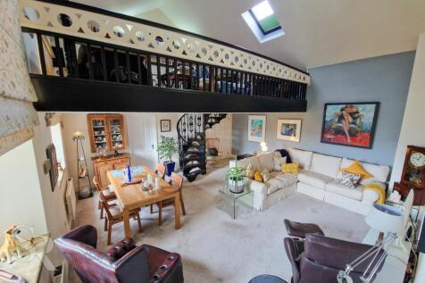 Lounge / Dining Room