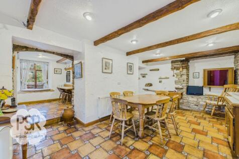 Kitchen Dining Area