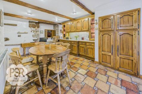 Kitchen Dining Area