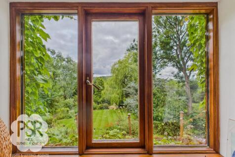 Principal Suite - Views over Garden