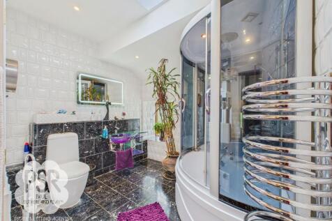 Bedroom Two En-Suite