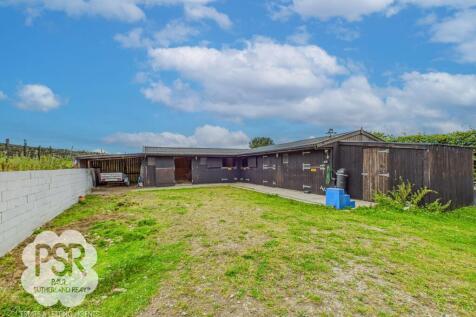 Five Stable Block with Vehicular Access, Store Shed and Carport