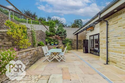 Rear Patio Entertaining Area