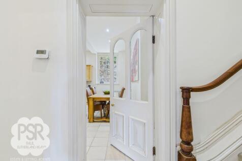 16 - Into the Kitchen Diner