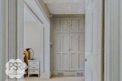 42 - Into the Main Suite