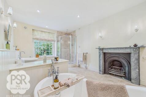 50 - Main Bedroom En-Suite Bathroom