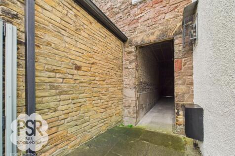Rear Garden - Secure Ginnel