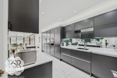 Into the Kitchen Diner