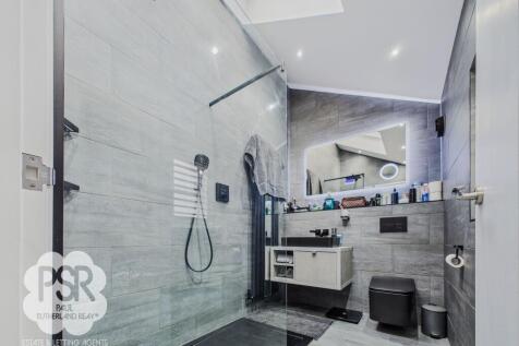 Main Suite - En-Suite Shower-Room