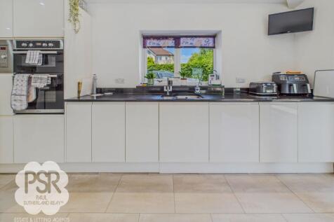 Living Kitchen Space - Cleaning Area