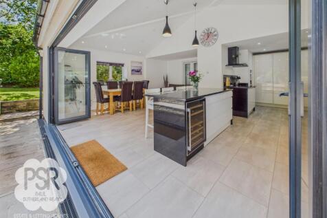 Living Kitchen Space from Outside