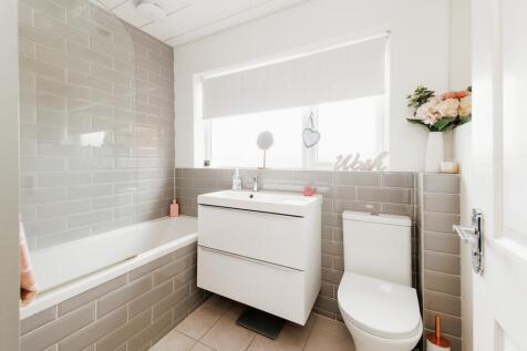 BATHROOM.jpeg