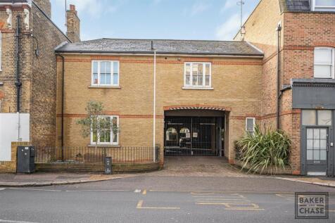 Fountain Court - Vehicle Entrance