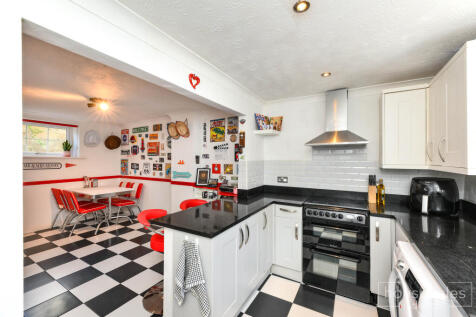 Kitchen/ Dining Area