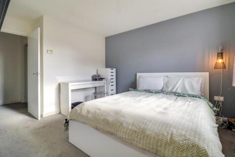 PGMAster-Bedroom-II-e