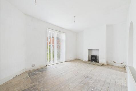 CAM02195G0-PR0073-STILL005