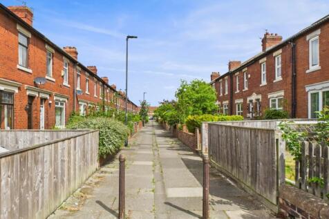 CAM02195G0-PR0073-STILL026