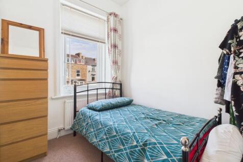 CAM02195G0-PR0083-STILL044cb