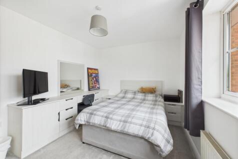 CAM03729G0-PR0048-STILL027