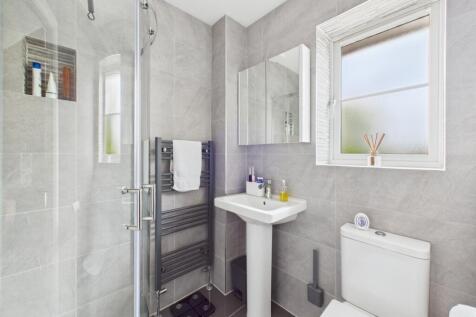 CAM03729G0-PR0048-STILL041